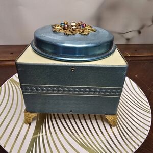 Musical Powder Box Vintage